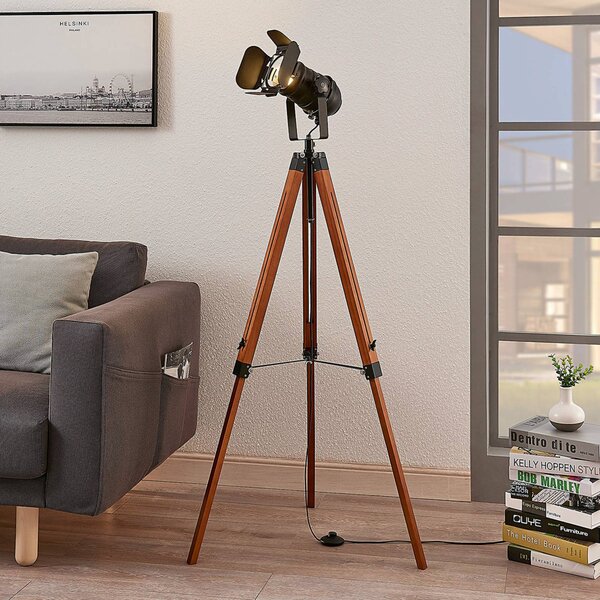 Lindby Dřevěná stojací lampa Hilma s trojnohým stojanem, Hnědá / rez, Obývací pokoj / jídelna, Dřevo, Industriální design