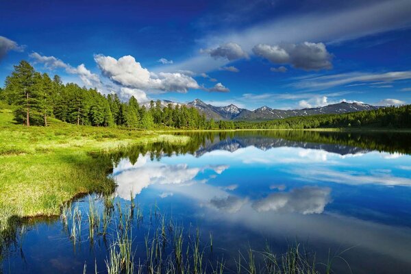 DIMEX | Vliesová fototapeta Jezero v pohoří Altai MS-5-3077 | 375 x 250 cm | zelená, modrá, bílá
