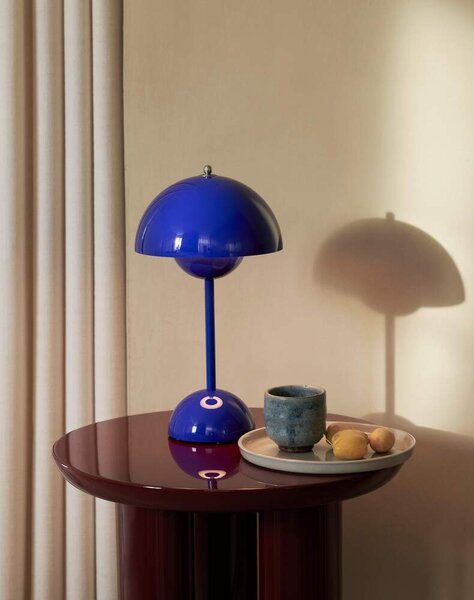 &Tradition Přenosná lampička Flowerpot VP9, cobalt blue 133093A178
