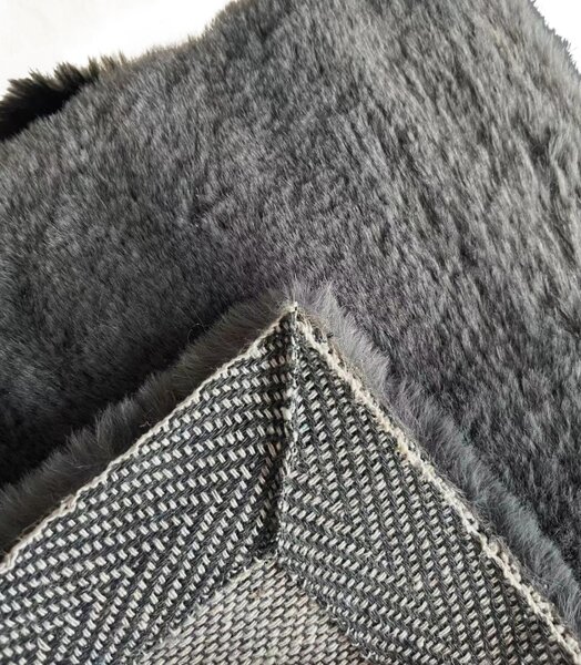 Tribeca Design Kusový kruhový koberec Faux Fur Light Grey Rozměry: 120x120 cm