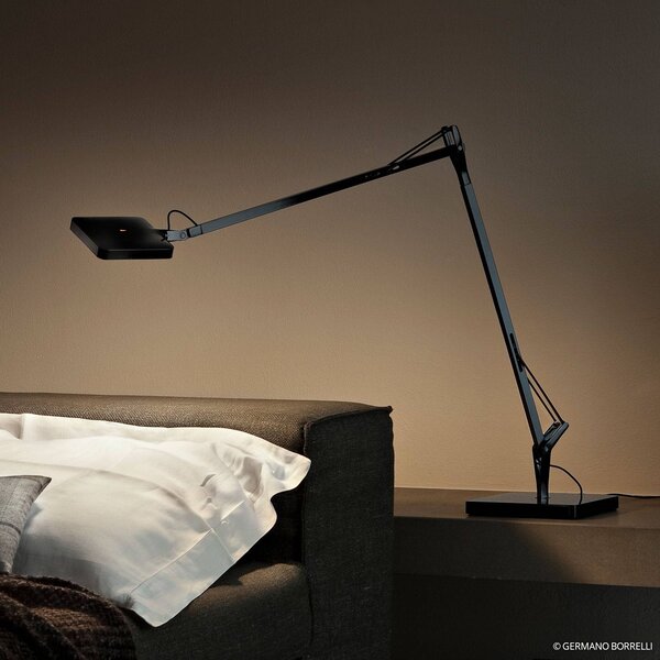 FLOS Kelvin LED stolní lampa v černé barvě, Černá, Pracovna / kancelář, Hliník, Design