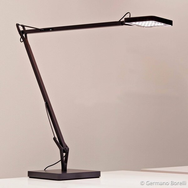 FLOS Kelvin LED stolní lampa v černé barvě, Černá, Pracovna / kancelář, Hliník, Design