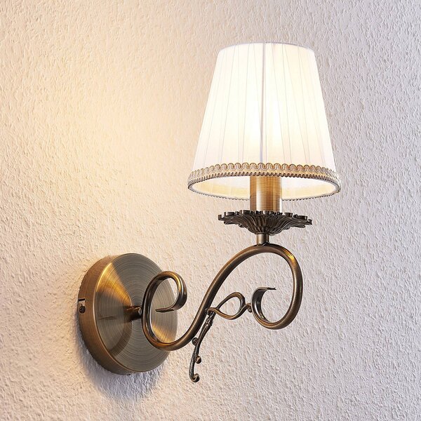 Lindby Nástěnné svítidlo Finnick, barva staromosaz, 34 cm, E14, stmívatelný, Bronz / starožitná mosaz, Obývací pokoj / jídelna, Textil / tkanina / hedvábí