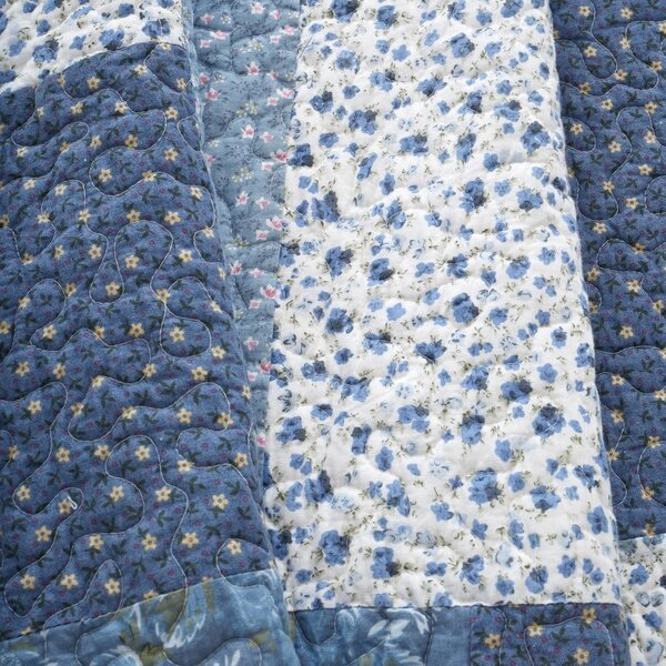 Modrý bavlněný prošívaný přehoz 220x230 cm Floral Patchwork – Bianca