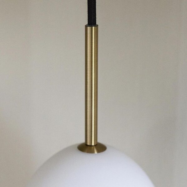 Opálově bílé závěsné světlo Halo Design Bodø 20 cm