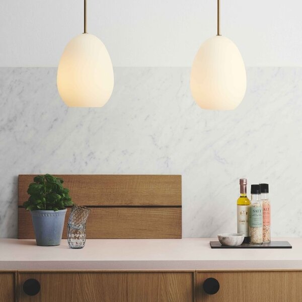 Opálově bílé závěsné světlo Halo Design Bodø 20 cm