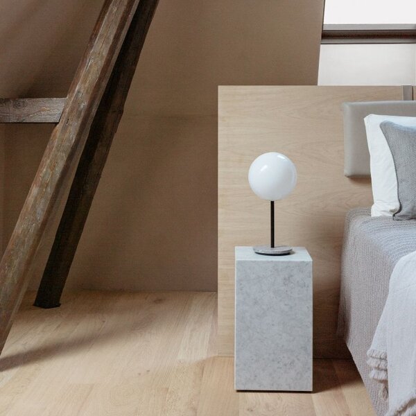 Audo CPH Bílý mramorový noční/odkládací stolek AUDO PLINTH 30 x 30 cm