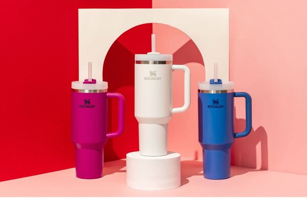 Bílá termoska s brčkem z nerezové oceli 1,18 l Quencher H2.0 FlowState Tumbler Frost – Stanley