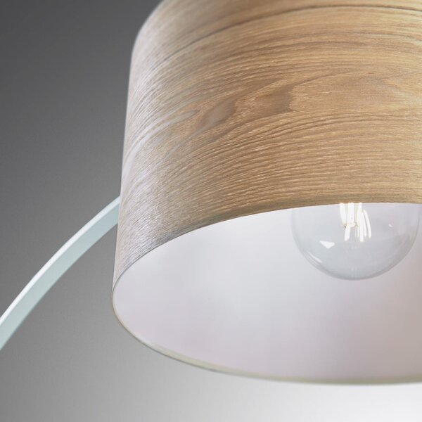 Bílá kovová stojací lampa s mramorem a jasanovým stínidlem Kave Home Juhe