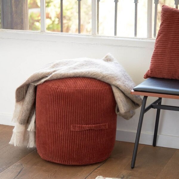 Červený manšestrový puf Kave Home Cadenet 40 cm