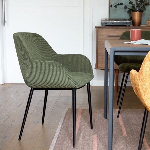 Tmavě zelená manšestrová jídelní židle Kave Home Konna