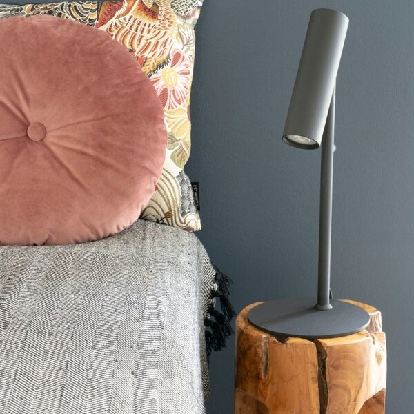 Nordic Living Černá kovová stolní lampa Aris