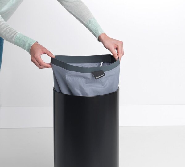 Matně černý kovový koš na prádlo 35 l – Brabantia