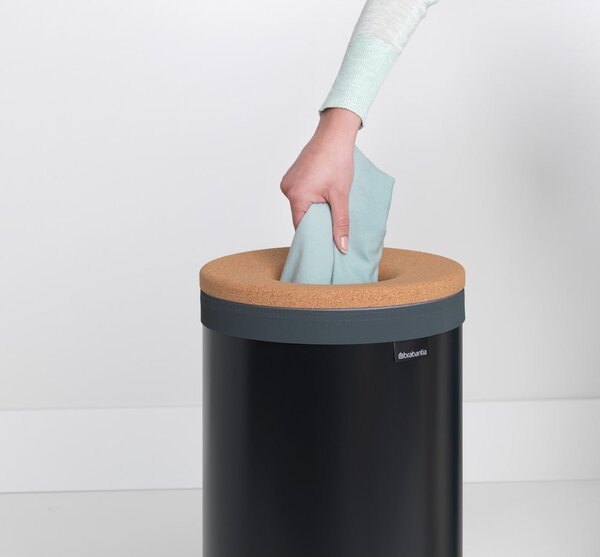 Matně černý kovový koš na prádlo 35 l – Brabantia