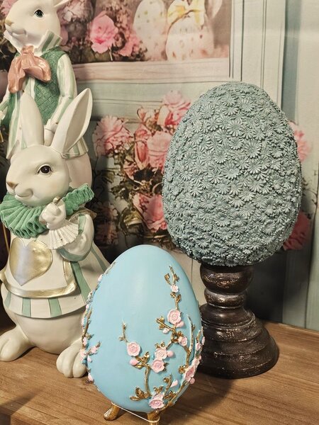 Velikonoční dekorace vajíčko z modrých květů na podstavci - Ø 16*34 cm - Clayre & Eef