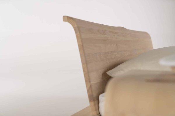 Luxusní designová postel Konstanz z masivu, zelený dekor