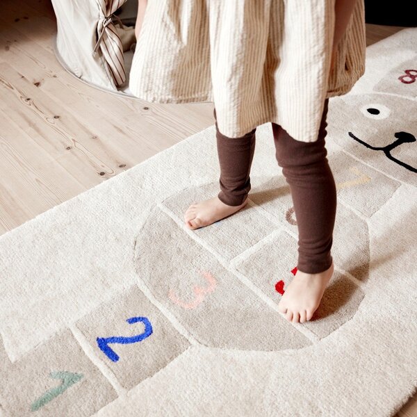Ručně tkaný dětský hrací koberec s příměsí vlny 75x180 cm Rabbit Hopscotch – OYOY Mini