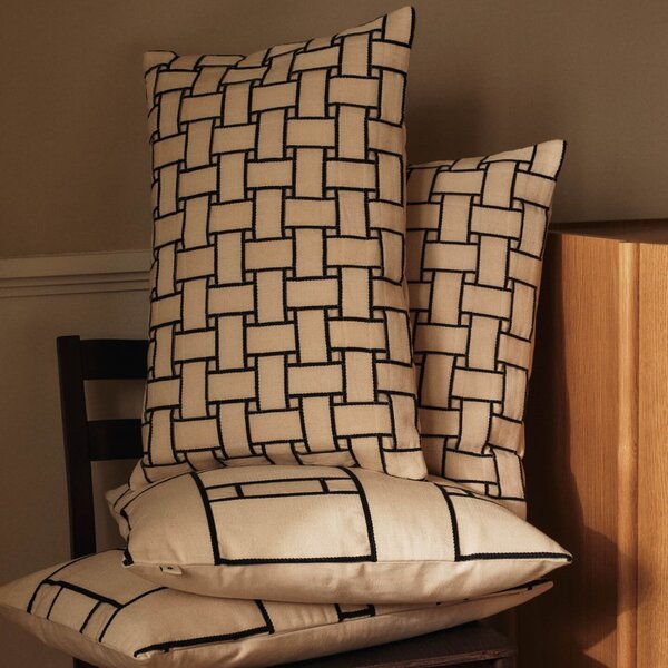 Povlak na polštář Lattice Offset Off-white/Black 40 × 60 cm