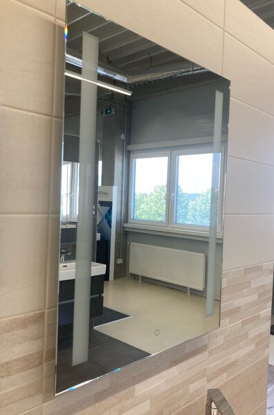 Zrcadlo na zeď chodbu do pokoje ložnice koupelny předsíně LUMINA SENZOR LED - 80 x 60 cm se dvěma LED podsvícenými pruhy a s dotykovým sensorem 900-964