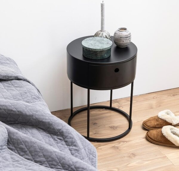 Scandi Černý lakovaný noční stolek Pulo 40 cm