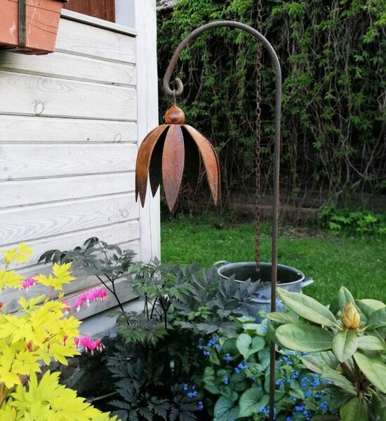 Kovová dekorace na zahradu Echinacea závěsná rezavá