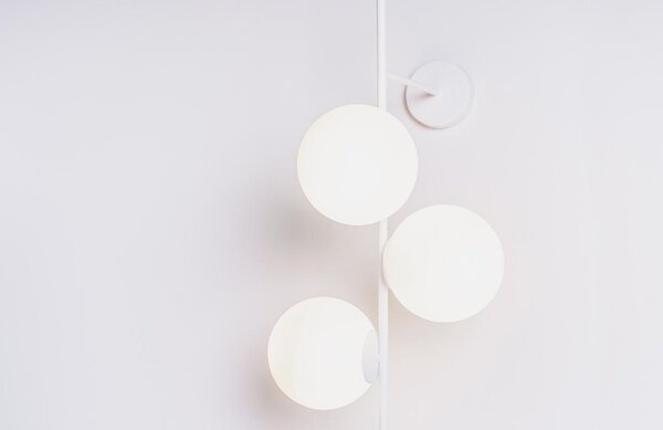 Nordic Design Bílé skleněné nástěnné světlo Bubbly 75 cm