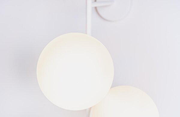 Nordic Design Bílé skleněné nástěnné světlo Bubbly 75 cm