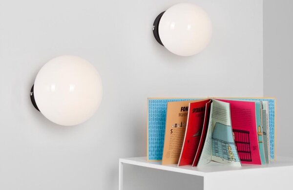 Nordic Design Bílé skleněné nástěnné světlo Manama S