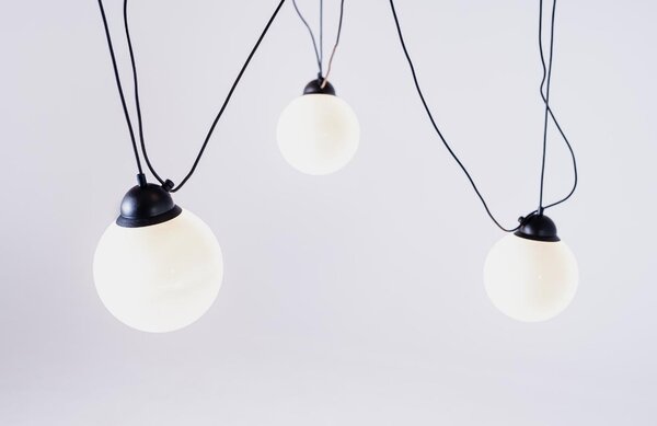 Nordic Design Opálově bílé skleněné závěsné světlo Dion Multi III