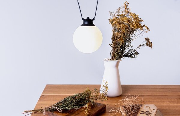 Nordic Design Opálově bílé skleněné závěsné světlo Dion Easy I