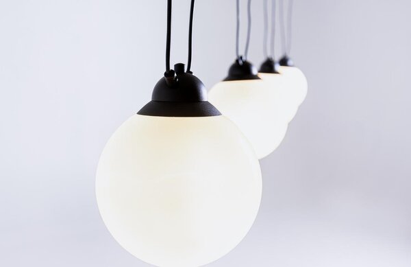 Nordic Design Opálově bílé skleněné závěsné světlo Dion Easy IV