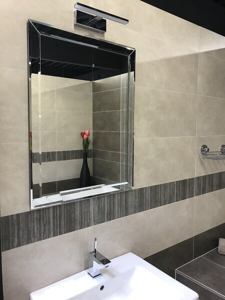 Zrcadlo na zeď do pokoje ložnice dekorativní s aplikacemi zdobené SALTO 60 x 80 cm s fazetovanými lištami 703-533
