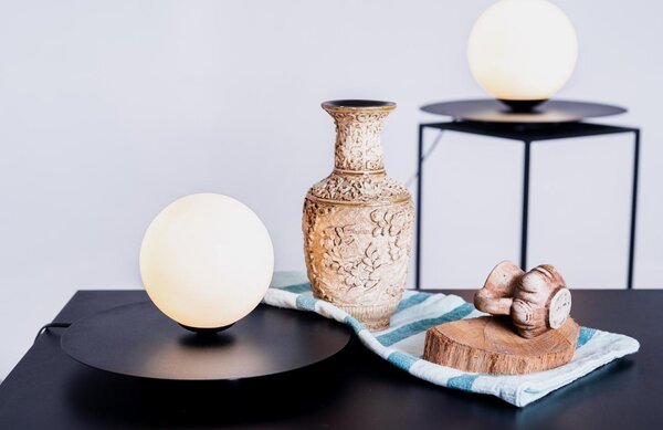 Nordic Design Černobílá skleněná stolní lampa Lyon S