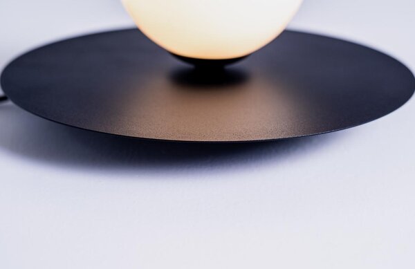 Nordic Design Černobílá skleněná stolní lampa Lyon S