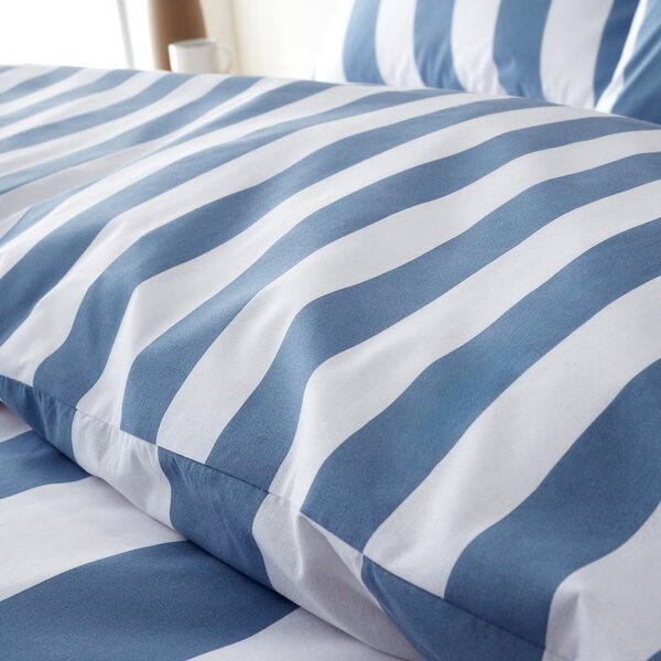 Prodloužené bílo-modré povlečení na dvoulůžko 230x220 cm Cove Stripe – Catherine Lansfield