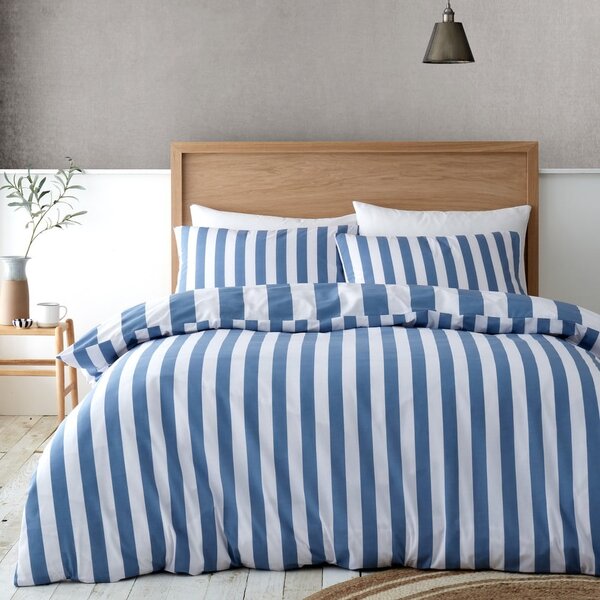 Prodloužené bílo-modré povlečení na dvoulůžko 230x220 cm Cove Stripe – Catherine Lansfield