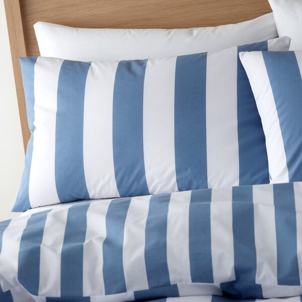 Prodloužené bílo-modré povlečení na dvoulůžko 230x220 cm Cove Stripe – Catherine Lansfield