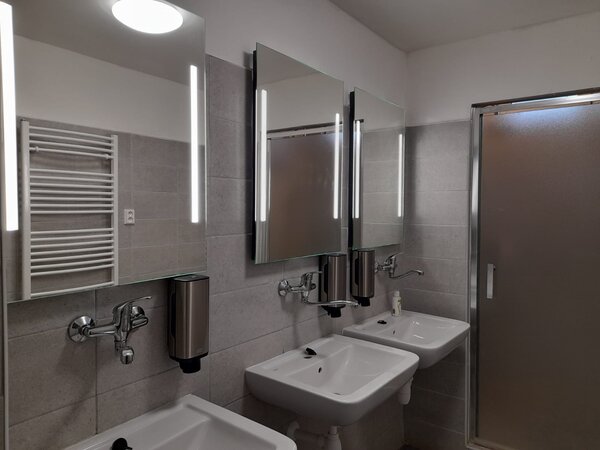 Zrcadlo na zeď chodbu do pokoje ložnice koupelny předsíně LUMINA WHITE - 80 x 60 cm se dvěma podsvícenými pruhy (zářivkové osvětlení) 901-329