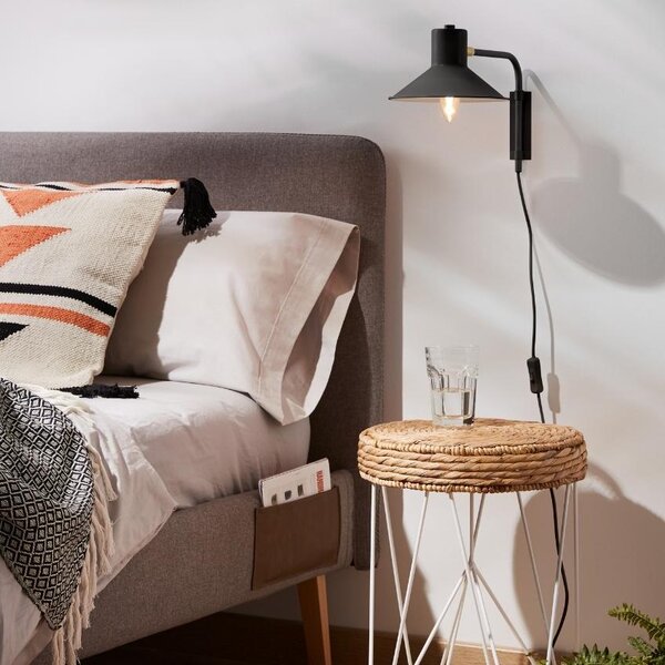 Černé kovové nástěnné světlo Kave Home Aria 36 cm