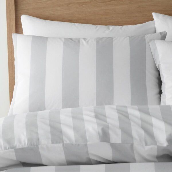 Prodloužené bílo-šedé povlečení na dvoulůžko 230x220 cm Cove Stripe – Catherine Lansfield