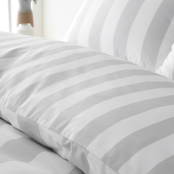 Prodloužené bílo-šedé povlečení na dvoulůžko 230x220 cm Cove Stripe – Catherine Lansfield