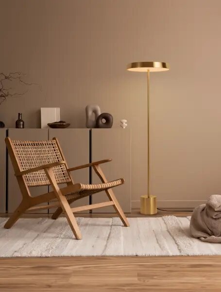 LED zlato-černá stojací lampa Vetro