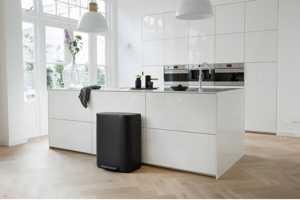 Matně černý nášlapný ocelový odpadkový koš na tříděný odpad 2x30 l Bo – Brabantia