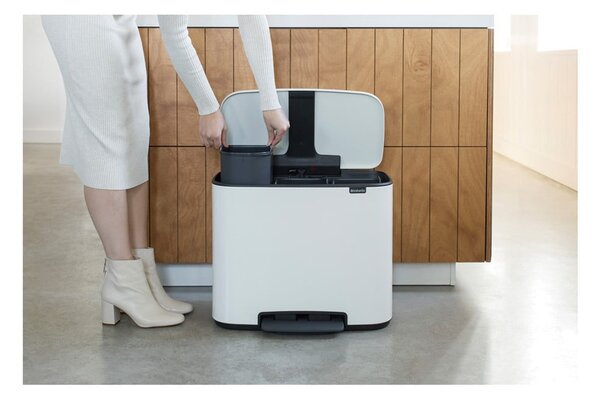 Bílý nášlapný ocelový odpadkový koš na tříděný odpad 3x11 l Bo – Brabantia