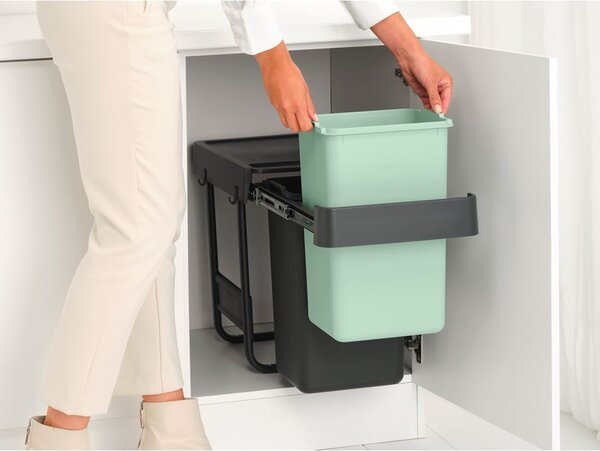 Vestavný plastový odpadkový koš na tříděný odpad v mentolovo-tmavě šedé barvě 2x15 l Sort&Go – Brabantia