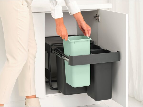 Vestavný plastový odpadkový koš na tříděný odpad v mentolovo-tmavě šedé barvě 10+10+20 l Sort&Go – Brabantia