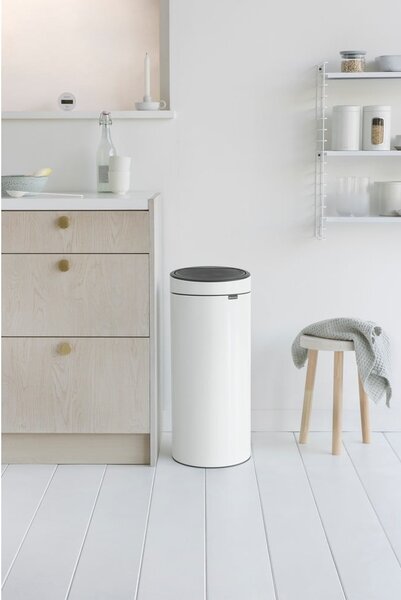 Bílý dotykový ocelový odpadkový koš 30 l Touch Bin – Brabantia