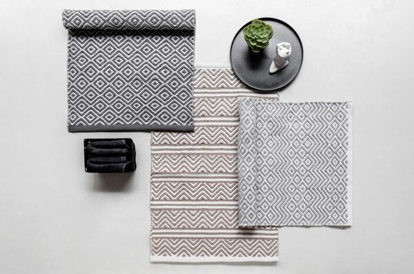 Béžová textilní koupelnová předložka 50x80 cm Shaki – Wenko