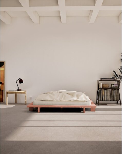 Světle růžová dvoulůžková postel z borovicového dřeva s roštem 140x200 cm Japan – Karup Design