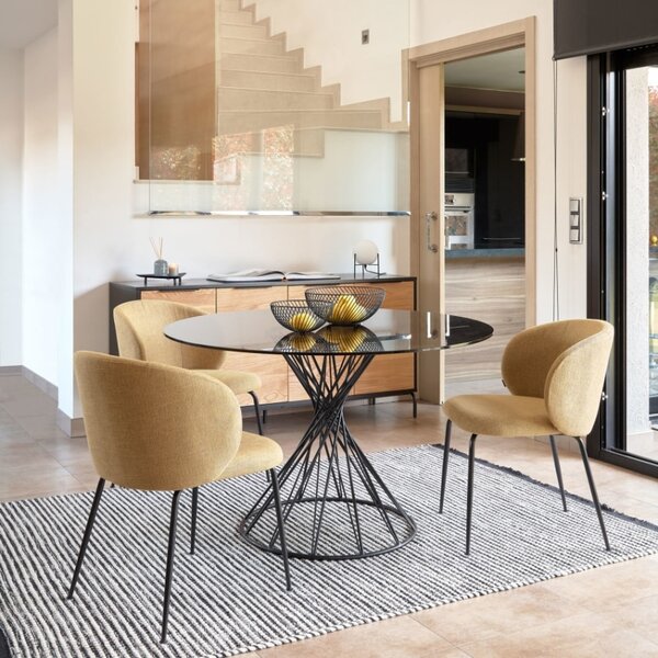 Hořčicově žlutá látková jídelní židle Kave Home Minna
